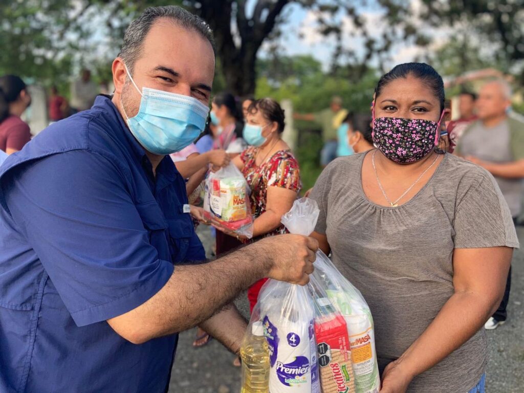 Me siento muy contento de saber que a la fecha hemos logrado entregar más de 1500 ayudas alimentarias