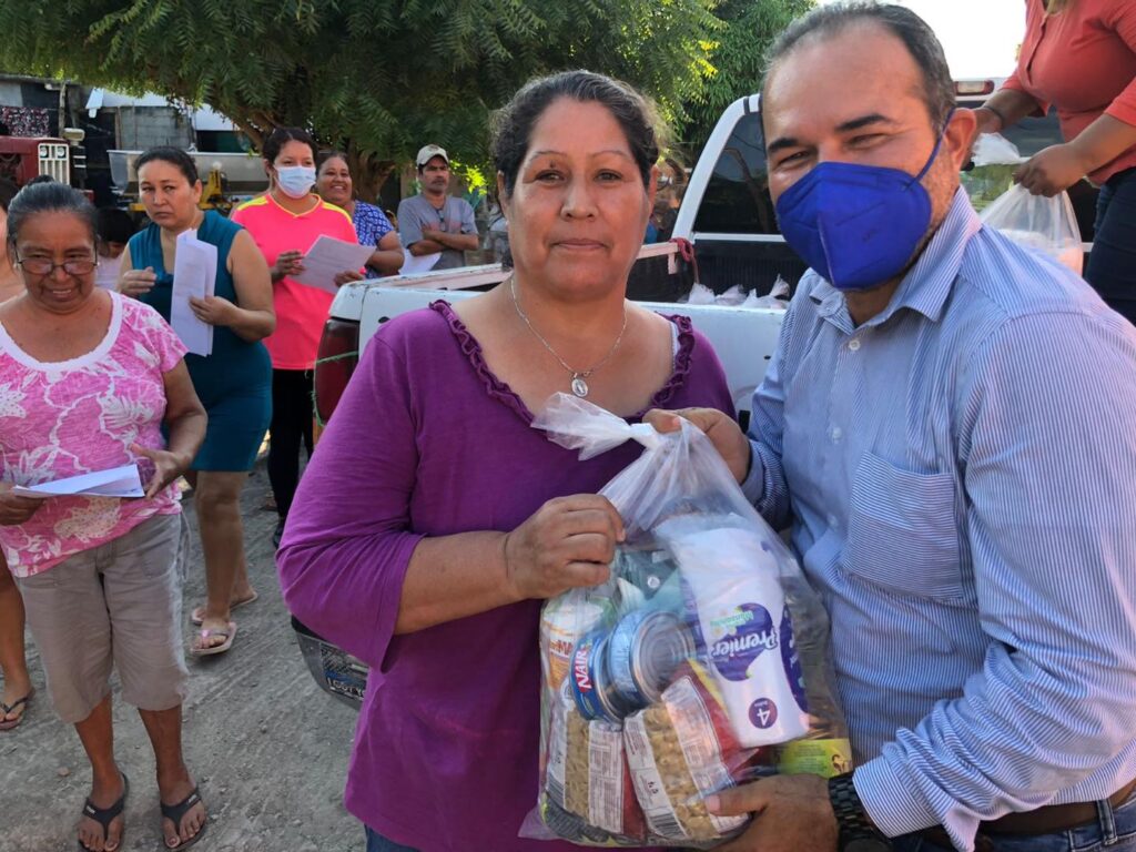 Agradecemos el apoyo de nuestro señor gobernador, Francisco García Cabeza de Vaca; que a través de la Secretaría de Bienestar Social hizo llegar apoyos alimentarios las familias de Gómez Farías.