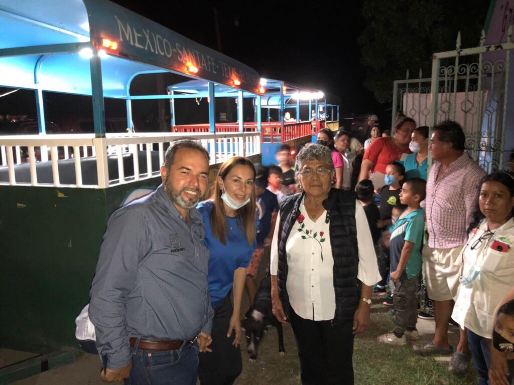Continuamos llevando los festejos navideños a las comunidades