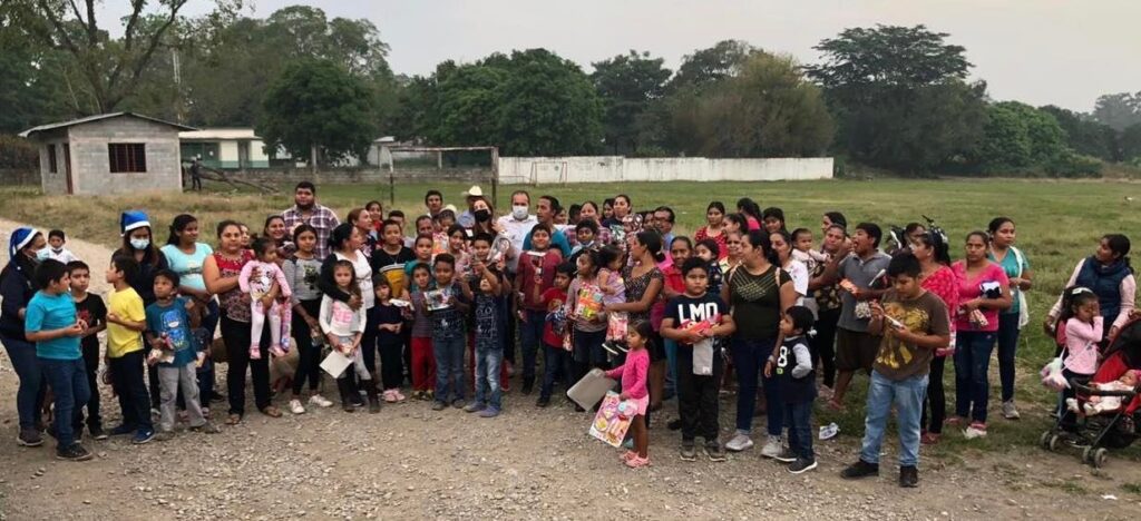Hoy junto a la presidenta del DIF municipal Alejandra Garza Pacheco, seguimos llevando los festejos a las diferentes comunidades