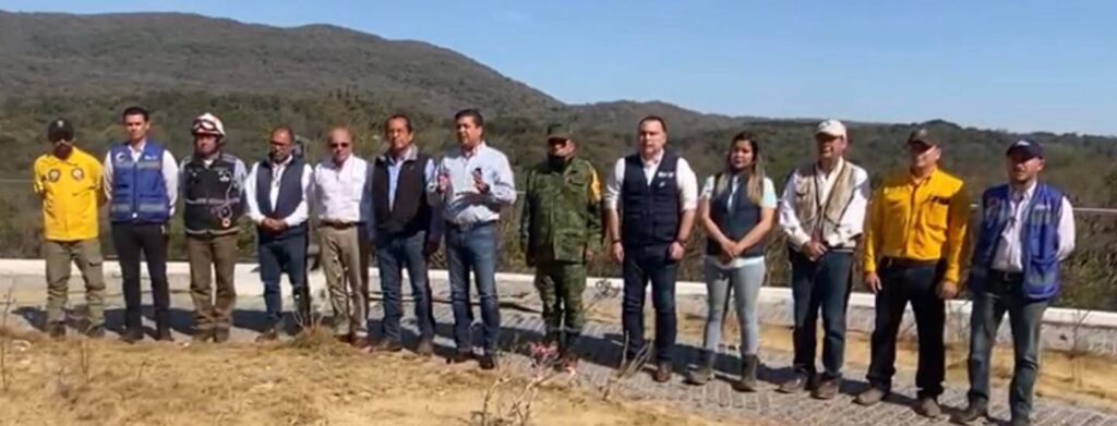 Les informo que hoy tuvimos la visita del gobernador Francisco García Cabeza de Vaca a nuestro municipio, encabezando la reunión de seguimiento con las autoridades de las dependencias que trabajan en sofocar el incendio de nuestra biósfera El Cielo