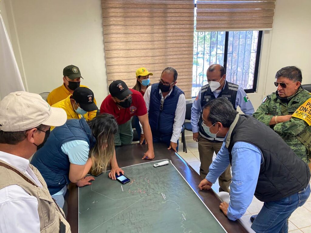 En estos momentos hace su arribo el director Nacional de la Comisión Nacional Forestal, con quién participo en una reunión de evaluación sobre el incendio en la biosfera