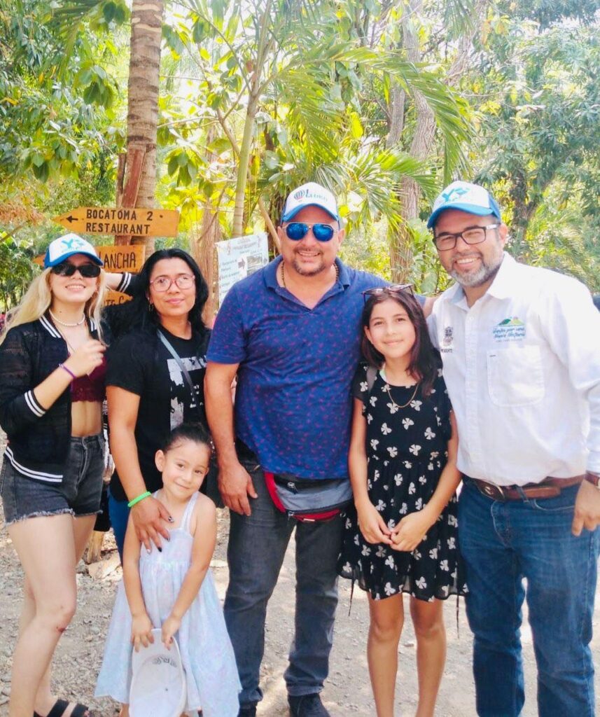 Me siento muy feliz y contento de poder saludar a los turistas que visitan nuestro gran municipio.