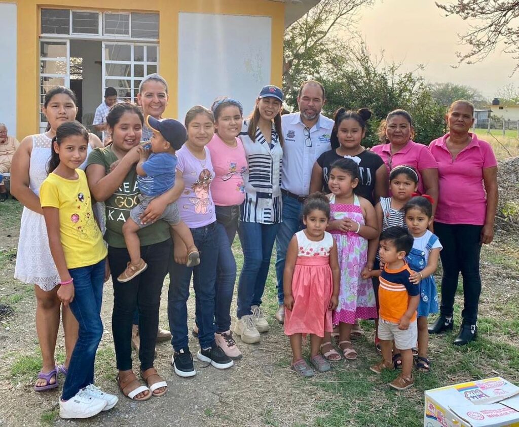 Tuvimos la oportunidad de disfrutar un rato muy ameno con niños y mamás del poblado El Venadito