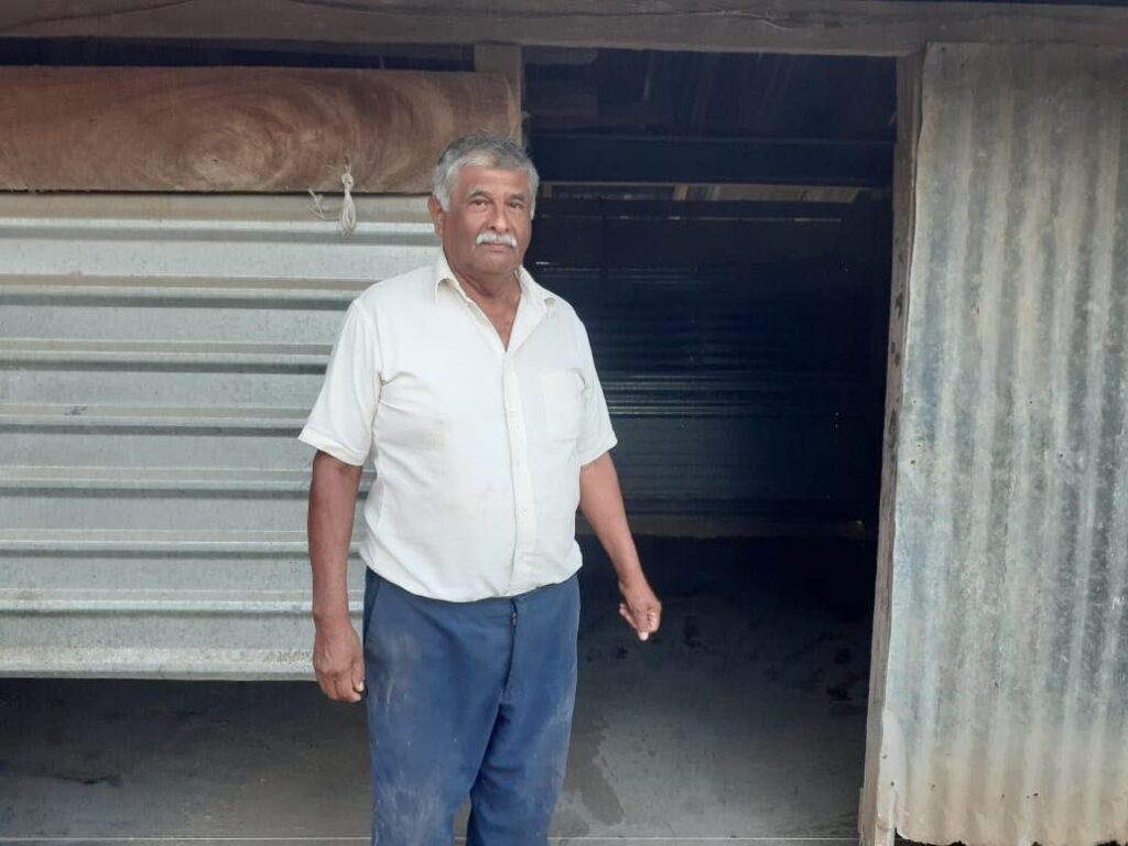 Feliz y contento de visitar a mis amigos del ejido Ojo de Agua, y más ahora que llevamos beneficio para sus hogares con el apoyo de pisos