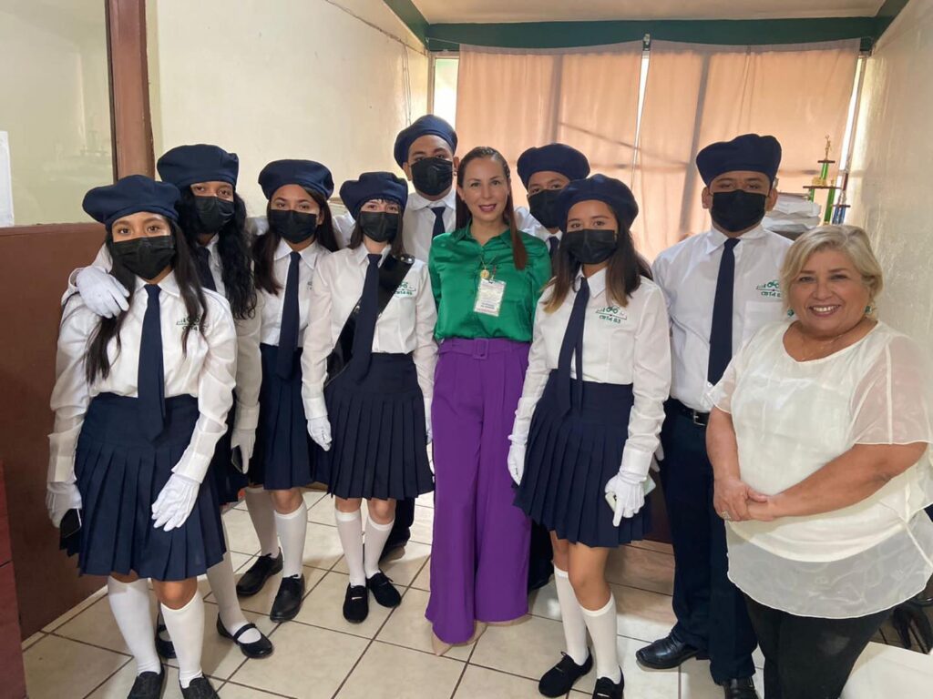 Muy feliz y contento de ser el padrino de generación en el CBTA 83, donde me representó dignamente la presidenta del sistema DIF Gómez Farías, Alejandra Garza Pacheco