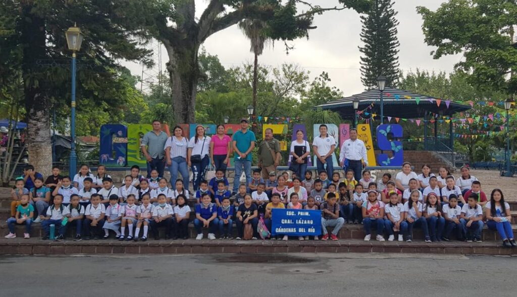 Feliz y contento de recibir a más estudiantes en nuestras oficinas
