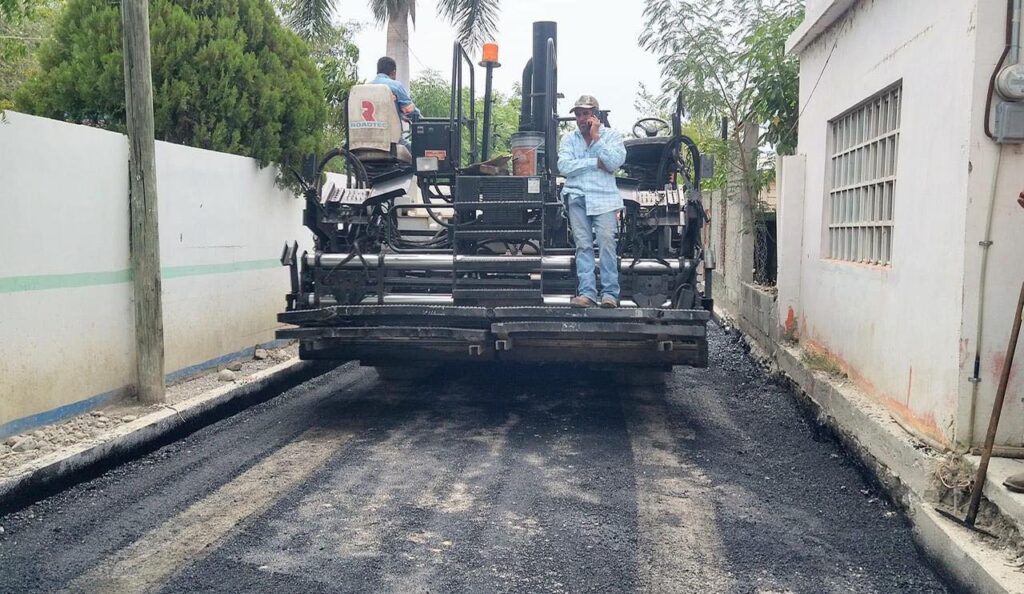 Seguimos avanzando en obras para Gómez Farías, ahora con la pavimentación de la calle Orquídea en la colonia 20 de Noviembre del poblado Loma Alta