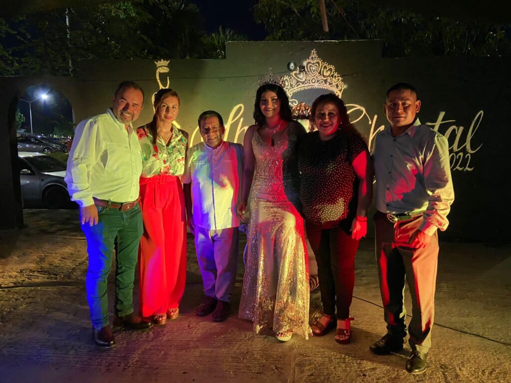 Acompañado de la presidenta del sistema DIF municipal Alejandra Garza, asistimos a la celebración de las fiestas patronales de Nuestra Señora de la Asunción que se llevaron a cabo en el poblado Loma Alta