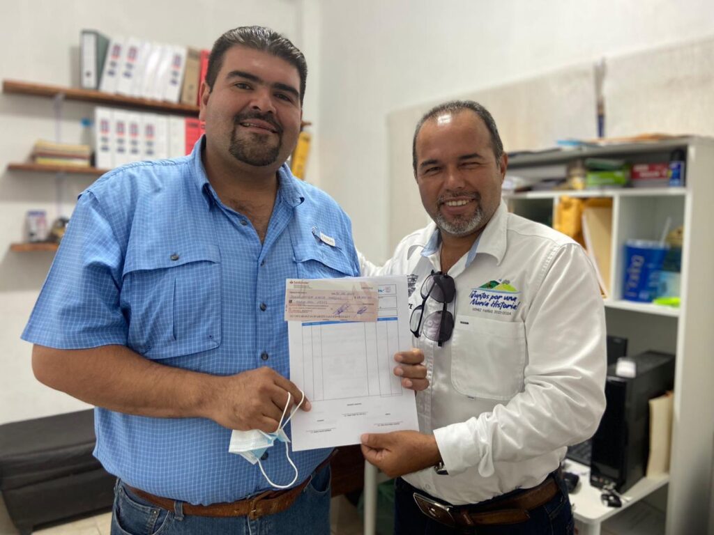 Es un gusto muy grande poder apoyar económicamente para cubrir las aportaciones de los alumnos de nuevo ingreso a la escuela secundaria técnica #25 Revolución Agropecuaria del poblado Loma Alta