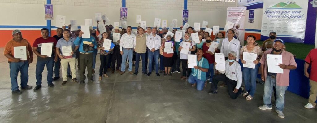 Me siento feliz y contento de haber logrado juntos con mis amigos del Ejido Lázaro Cárdenas la obtención de los certificados parcelarios y titulos de propiedad
