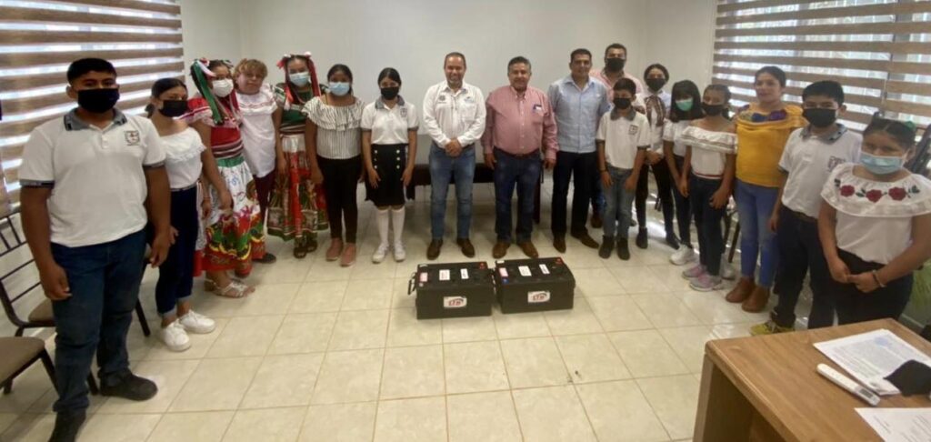 Tuve el gusto de recibir a los alumnos, personal docente y directivo de la escuela secundaria general Lic. Aarón Saenz Garza de la cabecera municipal