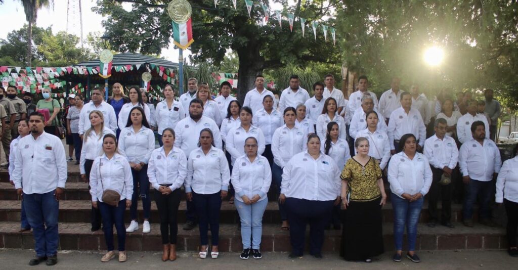 El personal de ayuntamiento, regidores, la presidenta del DIF Municipal Alejandra Garza Pacheco y un servidor dimos inicio con el aniversario de nuestro hermoso municipio