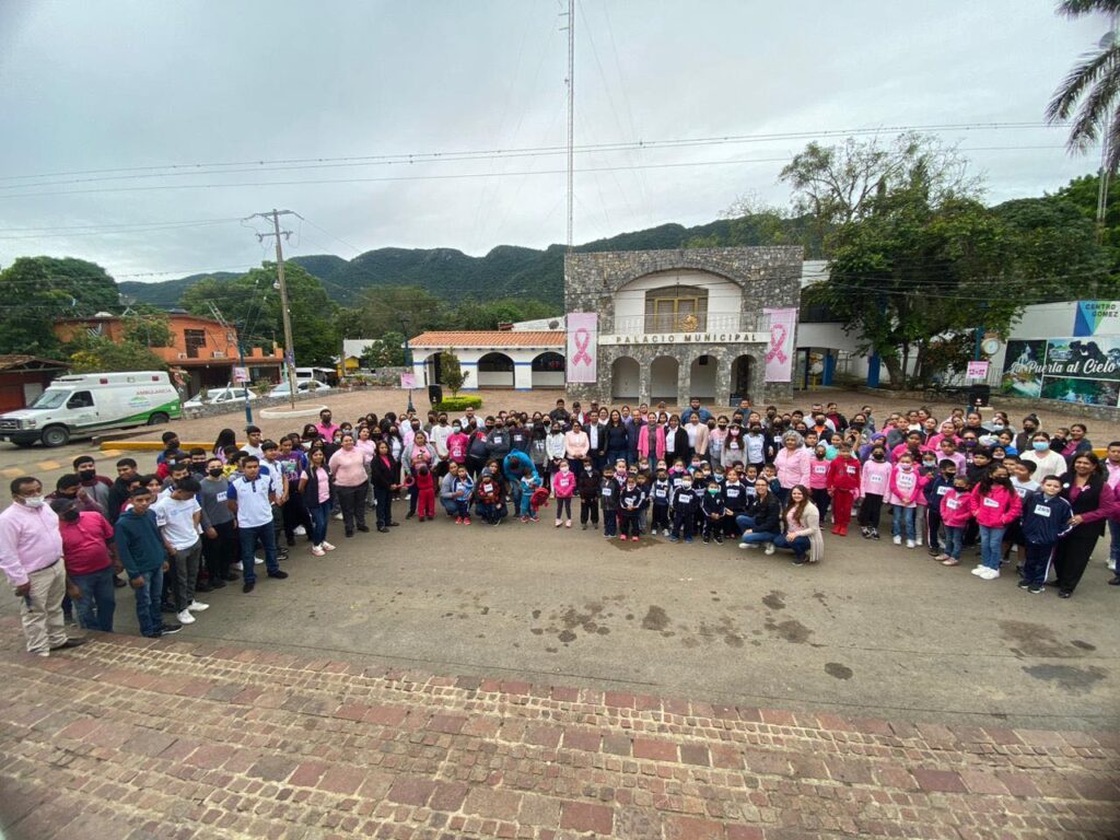 Para mi gobierno la salud es una prioridad, y para contribuir a la prevención hoy apoyamos las actividades del día internacional de la lucha contra el cáncer de mama, emprendidas por la presidenta del sistema DIF Alejandra Garza Pacheco y personal a su cargo