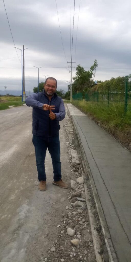 Hoy supervisé la construcción de banquetas en el ejido Guadalupe Victoria, una obra de gran beneficio para mis amigos y amigas de ese sector