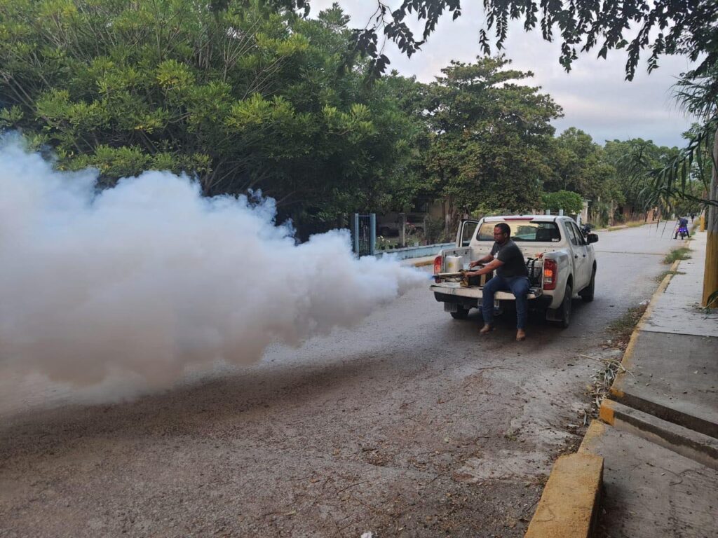 Seguimos trabajando de la mano con sector salud, en esta ocasión se dio la fumigación en el ejido Benito Juárez y La Misión