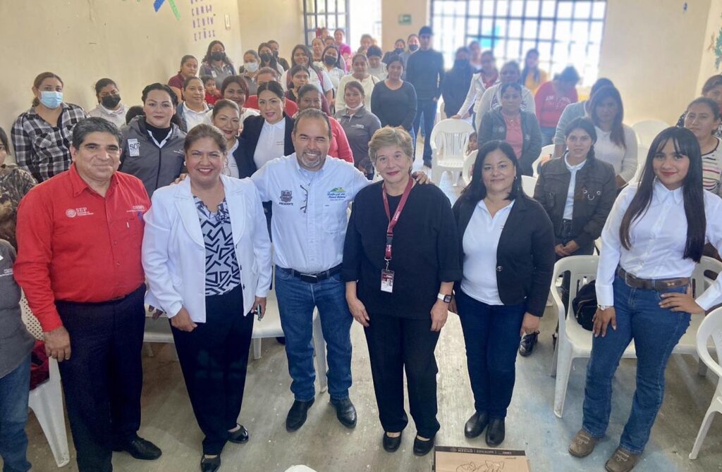 Hoy me reuní con instructores comunitarios de Conafe