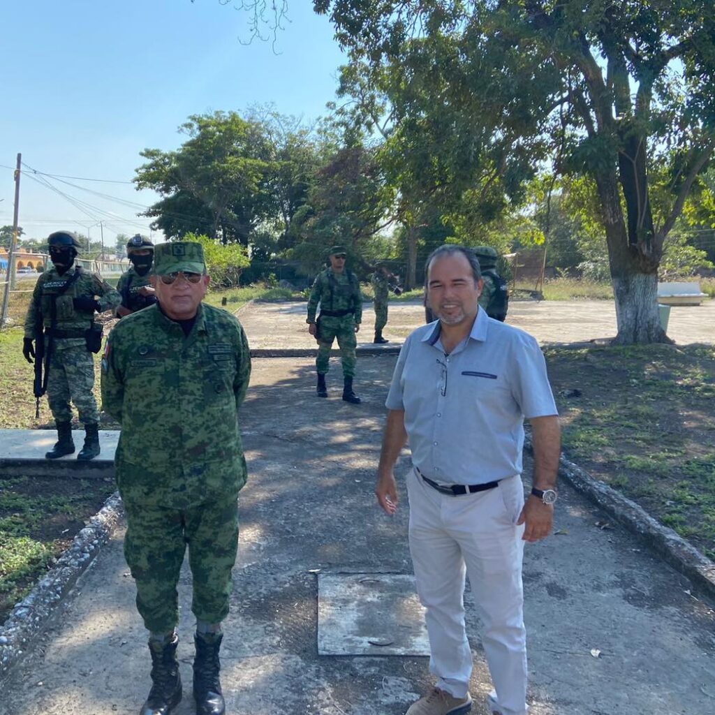Sostuve una importante reunión con el General de brigada diplomado de Estado Mayor Elpidio Canales Rosas, comandante de la 48va. zona militar de Cd. Victoria.