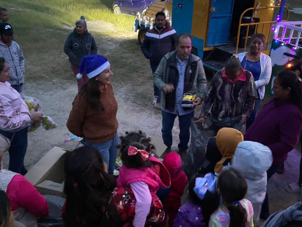 Un gran momento de convivencia navideña disfrutamos junto a las familias del ejido La Misión, en una tradicional posada que nos recuerda la unidad que debe existir como ciudadanos de este bello municipio.