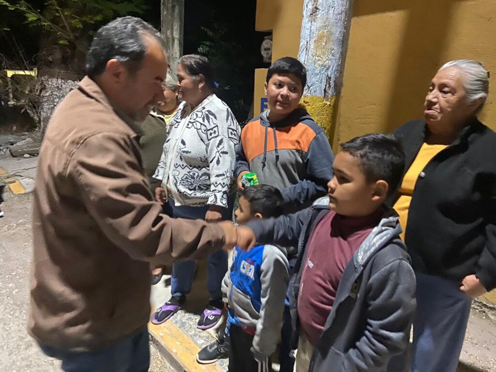 La navidad nos une aún más con las diferentes comunidades de nuestro municipio, y así fue con nuestros amigos del ejido Benito Juárez, con quienes compartimos una bonita posada familiar.