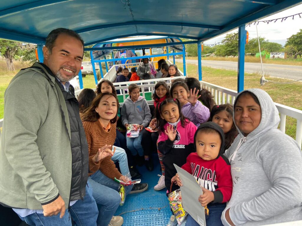Feliz y contento de haber llevado acabo la posada en el poblado El Venadito