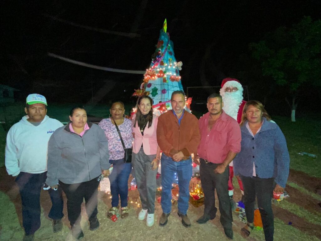 Cada día se acerca más la navidad y la unión se fortalece en cada lugar que visitamos, llevando la tradicional posada para celebrar las fiestas navideñas.