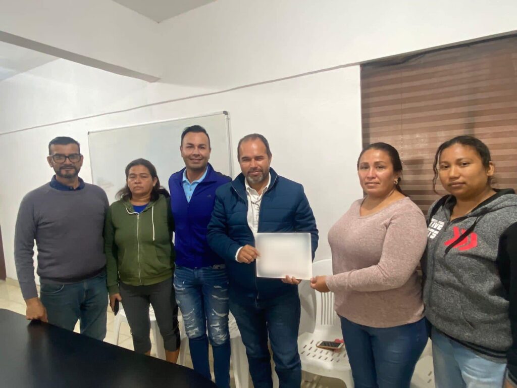 En nuestro gobierno, es prioridad el impulso a la educación, por ello es imperativo apoyar y estimular las participaciones de los alumnos en las competencias deportivas regionales y estatales.