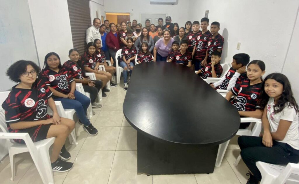 Con gran gusto recibí a los alumnos de la secundaria técnica número 25 que participarán en encuentros deportivos de voleibol en Tampico.