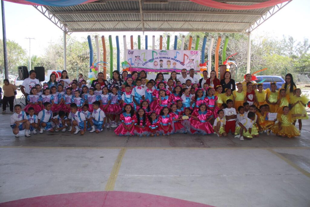 Hoy tuve la oportunidad de acompañar a mi esposa Alejandra Garza, a un importante evento de rescate de nuestras tradiciones como son las rondas infantiles y el salto de cuerda.