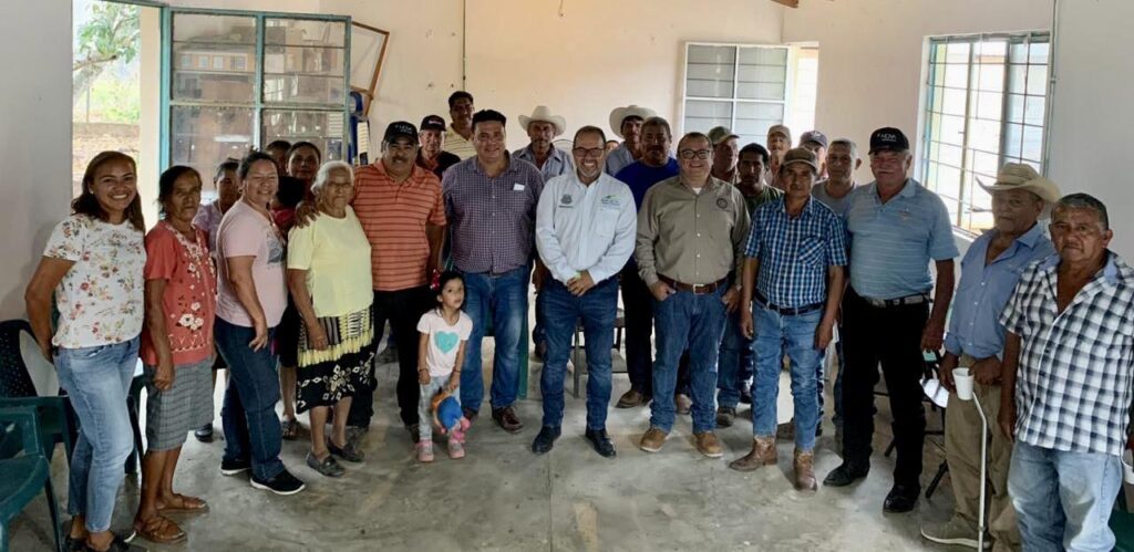 Tuve la oportunidad de saludar a mis amigos productores de mango del ejido El Azteca, en una primera reunión de desarrollo rural.