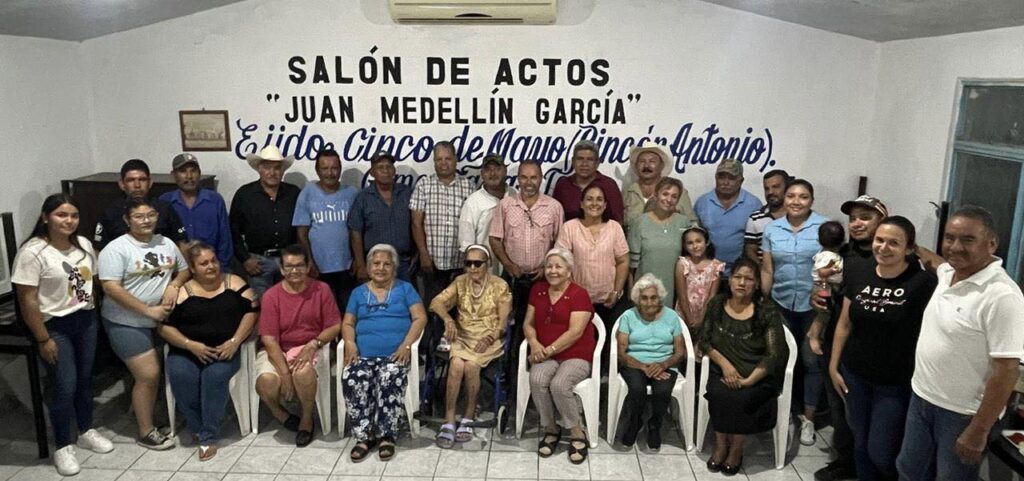Felices y contentos de festejar el aniversario num. 86 del ejido “5 de Mayo” donde realizamos una cena con los pobladores.