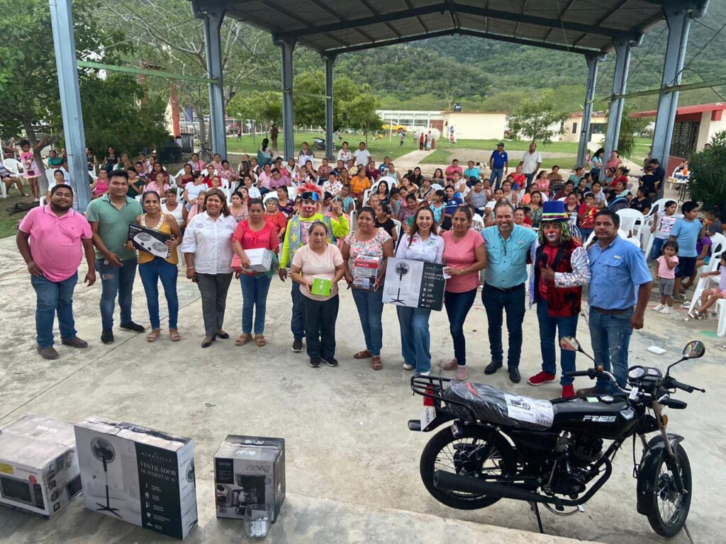 Seguimos festejando a las mamás de Gómez Farías