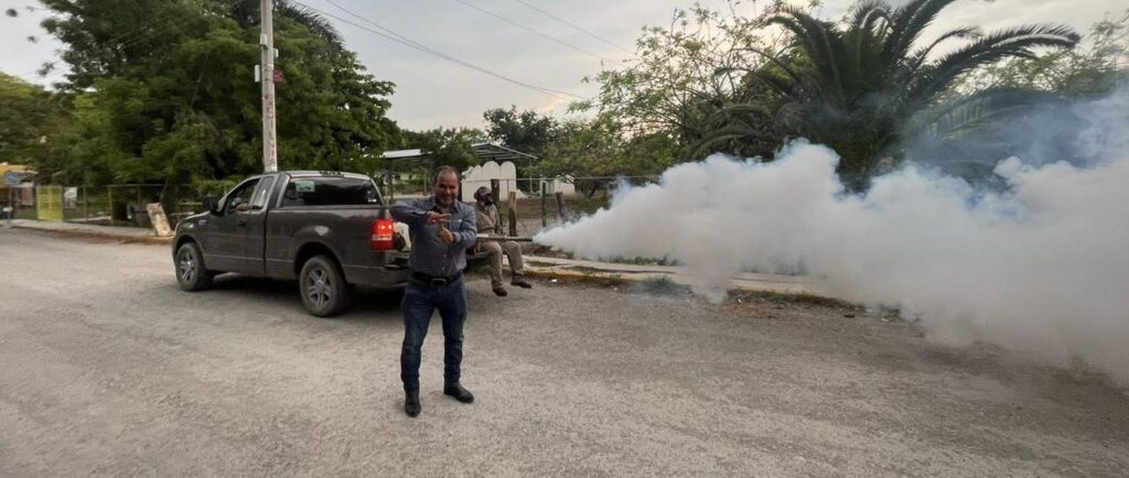 Continuamos con la fumigación en el municipio, en esta ocasión la realizamos en el Ejido Benito Juárez.