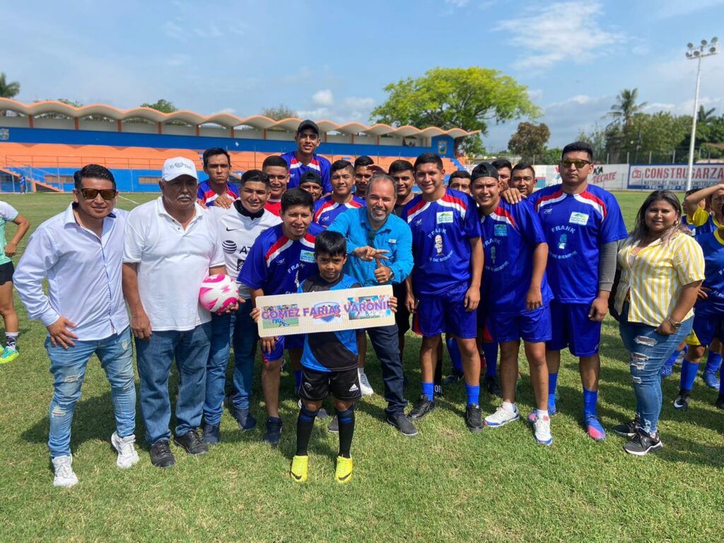 Muy contento de poder asistir a la inauguración de la Copa Telmex de fútbol