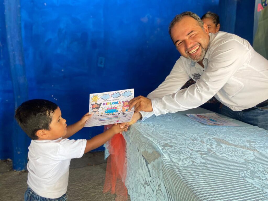 Hoy tuve la oportunidad de asistir como invitado a la ceremonia de clausura de los niños que asisten a educación inicial en el poblado 601.
