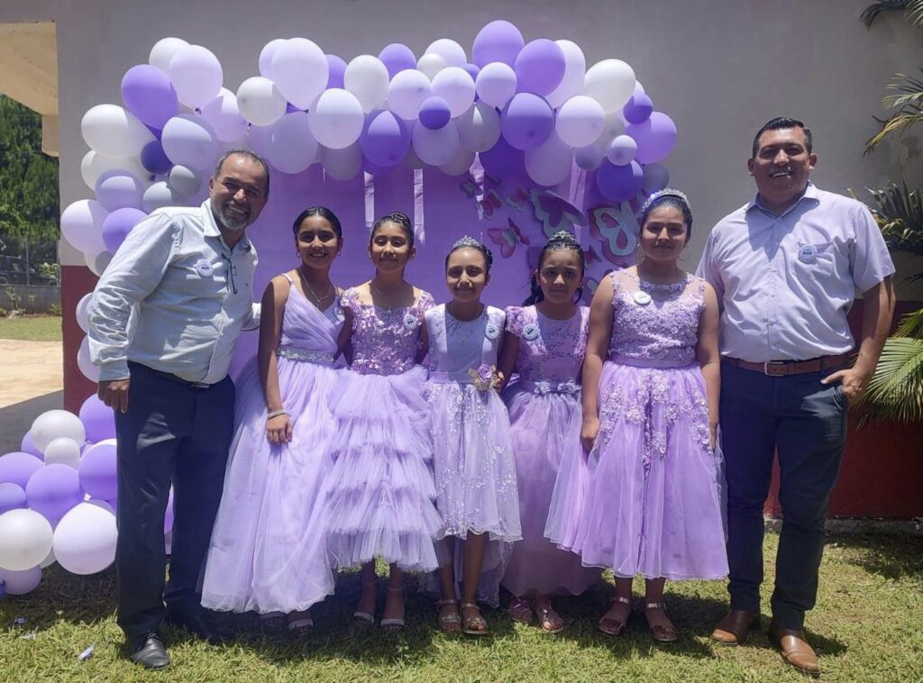 Agradezco el ofrecimiento como invitado de honor en la graduación de los alumnos de la escuela primaria Artículo Tercero Constitucional que se ubica en el ejido Altacima.