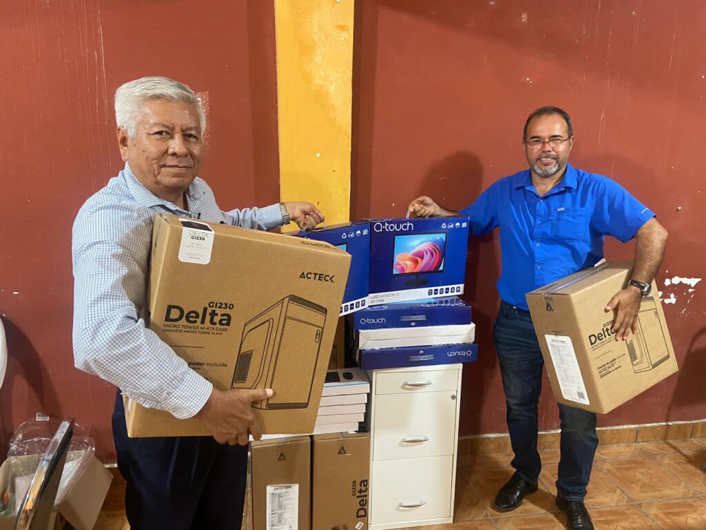Cumpliendo el compromiso como padrino de generación del CBTA 83