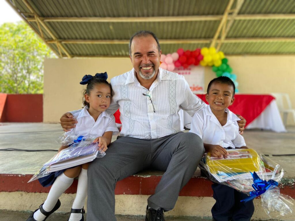 Un gusto enorme y gran honor atender la invitación de apadrinar el preescolar comunitario del ejido Sabinas.