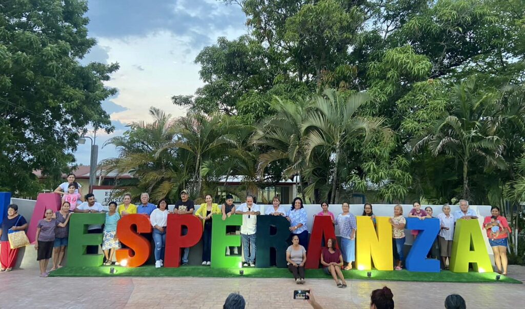 Con mucha emoción inauguramos las letras emblemáticas del Poblado la Esperanza,