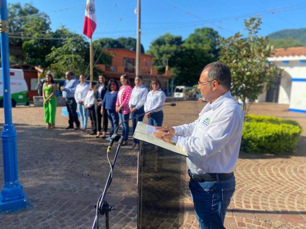 Llevamos acabo la parada cívica con motivo de un aniversario más de nuestro municipio