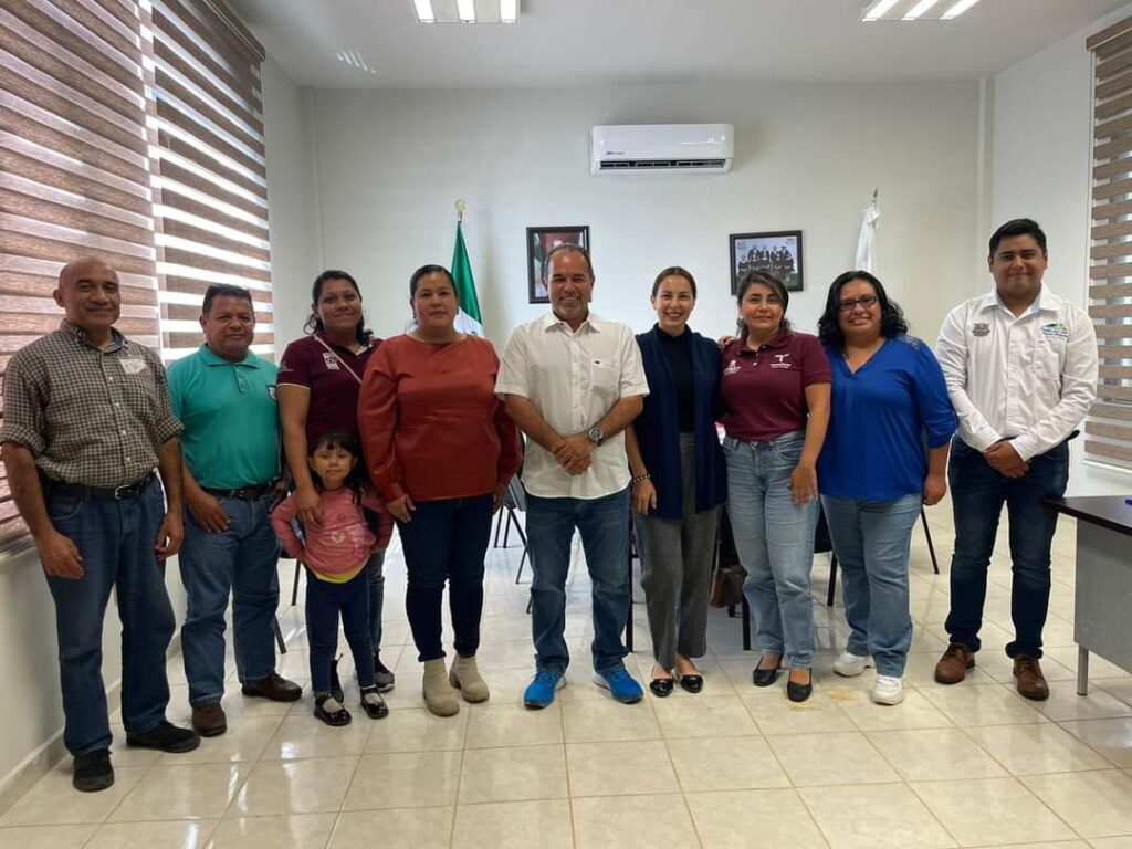 El día de hoy por la mañana sostuve una reunión de trabajo con los maestros y personal directivo de algunos centros educativos