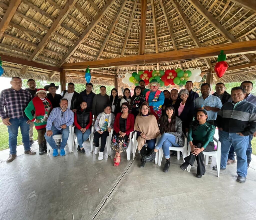 Feliz y contento por compartir momentos especiales con mis amigos los maestros de la zona número 85 de Educación Primaria en nuestro querido municipio