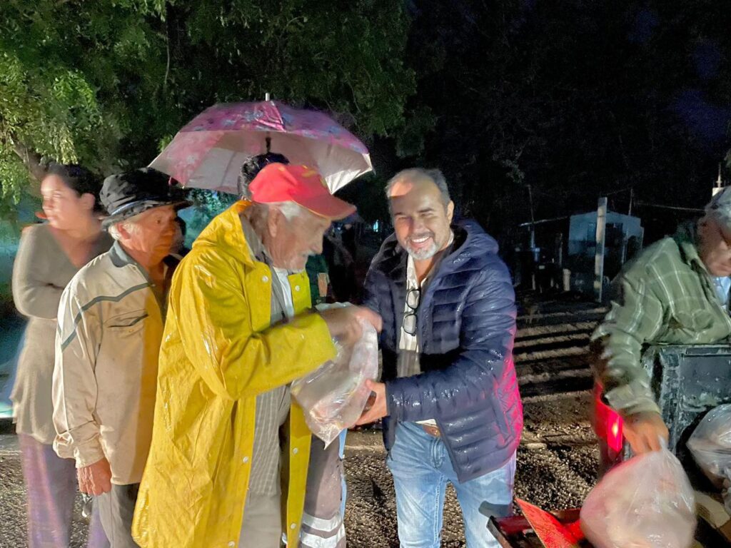 A pesar de las inclemencias del tiempo, ni la lluvia detiene nuestro compromiso