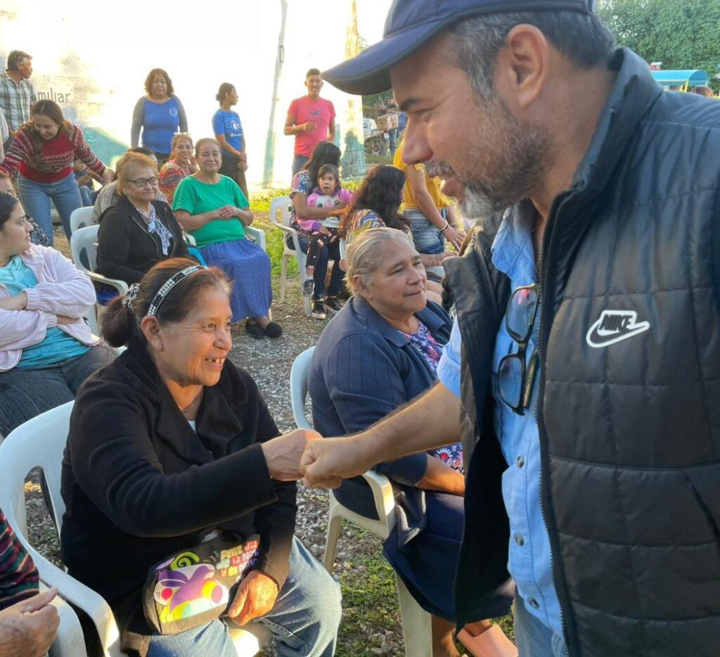 Compartiendo la alegría de la posada con nuestros amigos del Ej. Ojo de Agua