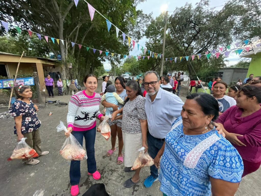 Con firmeza y orgullo, reiteramos nuestro compromiso. La entrega de pollo a nuestros amigos del Ej. Taxqueña