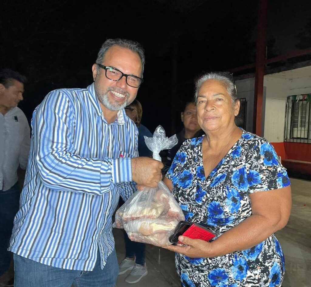 Continuamos con la entrega de pollo para las familias del Ejido Alfredo V. Bonfil