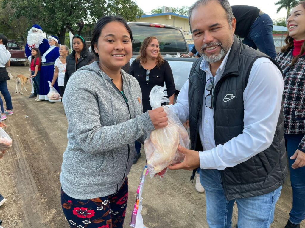 En el Ejido Ampliación Ojo de Agua, hemos llevado a cabo la entrega de pollo como parte de nuestro compromiso con la seguridad alimentaria