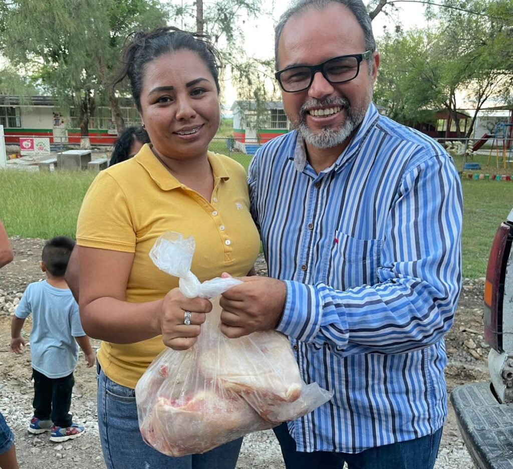 Concretamos la entrega de pollo en el Ejido El Riachuelo