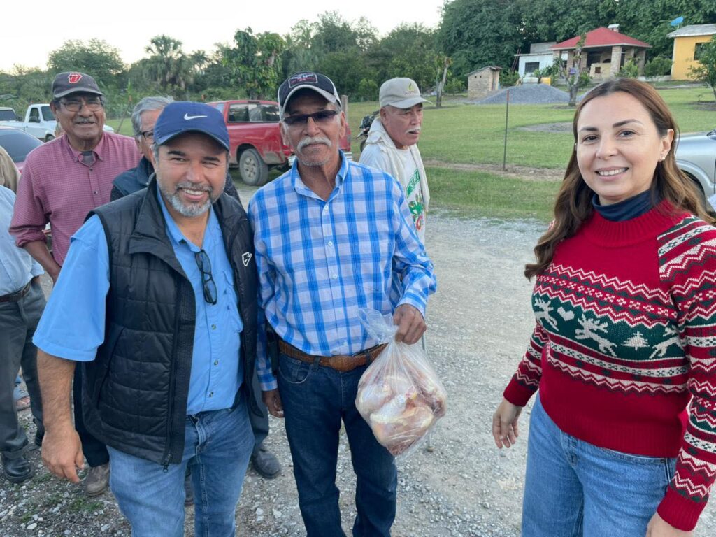 Dimos entrega de pollo a nuestros amigos del Ej. Ojo de Agua