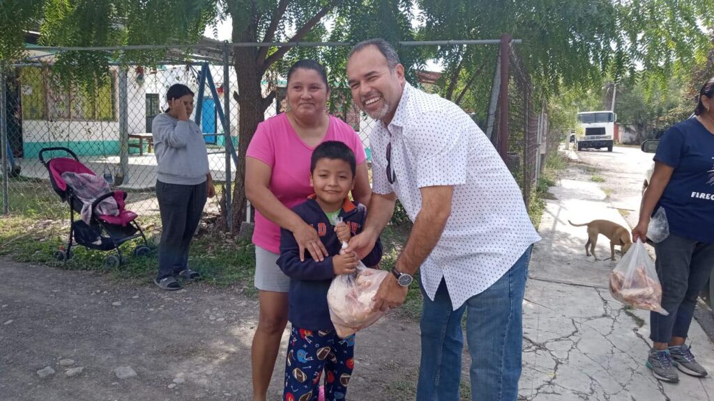 En un compromiso constante con la comunidad, estamos distribuyendo pollo a las familias de Loma Alta